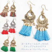 ボールチャームとタッセルのドロップフォルムピアス(ID-PIAS-1245)