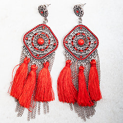 タッセルとチェーンのスクエアフォルムピアス - サブ2