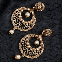 ゴールドメタルとグラス ストーンのピアス 7cm×3.8cm