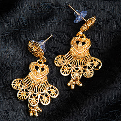 フラワー モチーフのゴールドメタル ピアス - サブ2