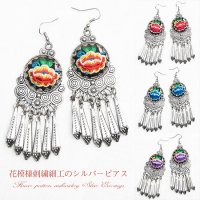 花模様刺繍細工のシルバーピアス
