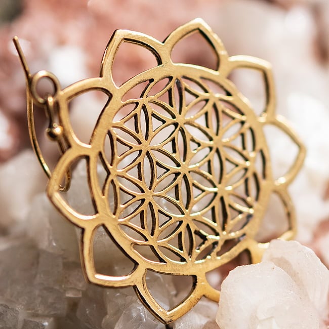 Flower of Lifeのゴールデンピアス　神聖幾何学模様　フラワー・オブ・ライフ 6 - ゴールドで合わせやすいピアスです