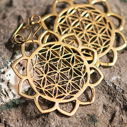 Flower of Lifeのゴールデンピアス　神聖幾何学模様　フラワー・オブ・ライフ