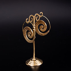 インド伝統模樣のぐるぐるゴールドピアストライバル - サブ2