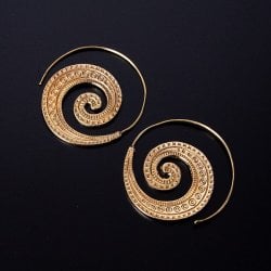 インド伝統模樣のぐるぐるゴールドピアストライバル