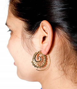 インドのトラディショナルうずまきピアス - サブ5