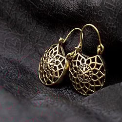 インドの伝統　ぷっくりピアス　蓮の花 - サブ2