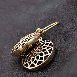 インドの伝統　ぷっくりピアス　蓮の花 - サブ3