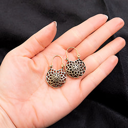 インドの伝統　ぷっくりピアス　蓮の花 - サブ4