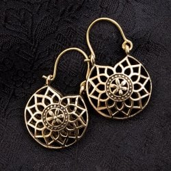 インドの伝統　ぷっくりピアス　蓮の花