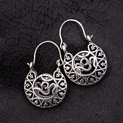 インドの伝統　ぷっくりピアス　オーム - サブ5