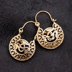 インドの伝統　ぷっくりピアス　オーム