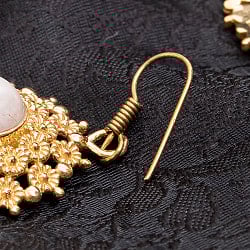 インドの伝統　天然石のフラワーピアス - サブ3