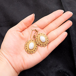 インドの伝統　天然石のフラワーピアス - サブ4