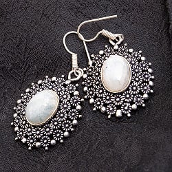 インドの伝統　天然石のフラワーピアス - サブ5