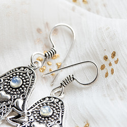 ハムサのシルバーカラーピアス（パワーストーン付） - サブ4