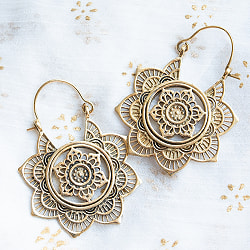 インドのゴールデン　メヘンディのピアス - サブ2