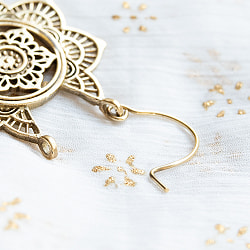 インドのゴールデン　メヘンディのピアス - サブ3