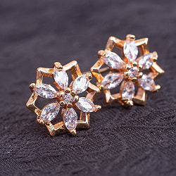 インドの伝統模様　指先サイズのゴールドピアス フラワー - サブ2