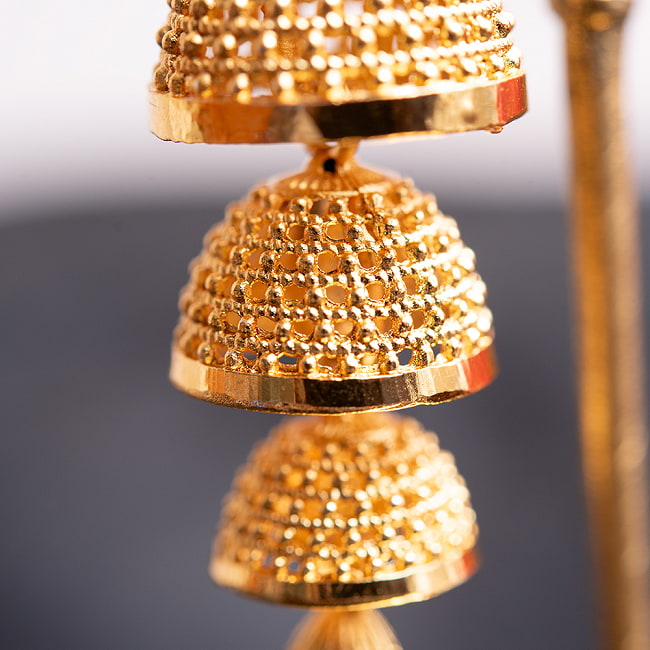 インドの伝統　大ぶりゴールドメタルピアス 3 - 繊細なデザイン