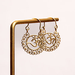 インドの伝統　ゴールドピアス　オーム - サブ2