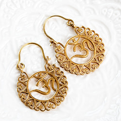 インドの伝統　ゴールドピアス　オーム - サブ3