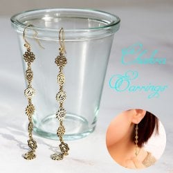 ゴールドカラーのシンプルデザイン　チャクラピアス