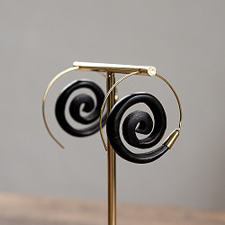 インドの木製トライバルピアス　旋回 - サブ2