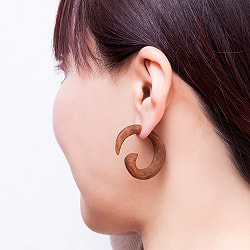 ナチュラル感が魅力の手彫り　インドの木製トライバルピアス〔フェイクゲージ〕 - フック - サブ2