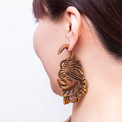 ナチュラル感が魅力の手彫り　インドの木製トライバルピアス〔フェイクゲージ〕 - エレファント - サブ2