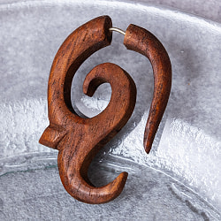 ナチュラル感が魅力の手彫り　インドの木製トライバルピアス〔フェイクゲージ〕 - スピリットフロー - サブ4