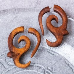 ナチュラル感が魅力の手彫り インドの木製トライバルピアス〔フェイクゲージ〕 - スピリットフロー