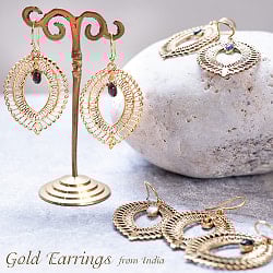 インド伝統模樣のゴールデンピアス(パワーストーン付) - メイン