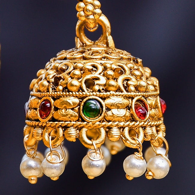 ジュムキ（Jhumka）と呼ばれる　インド伝統　テンプルジュエリーのピアス ラクシュミー・大 3 - ドームの部分です。繊細なデザインですね