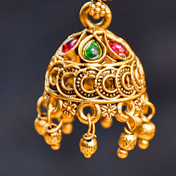 ジュムキ(Jhumka)と呼ばれる インド伝統 テンプルジュエリーのピアス トゥルシー・サークル - サブ3