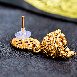 ジュムキ(Jhumka)と呼ばれる インド伝統 テンプルジュエリーのピアス トゥルシー・サークル - サブ4