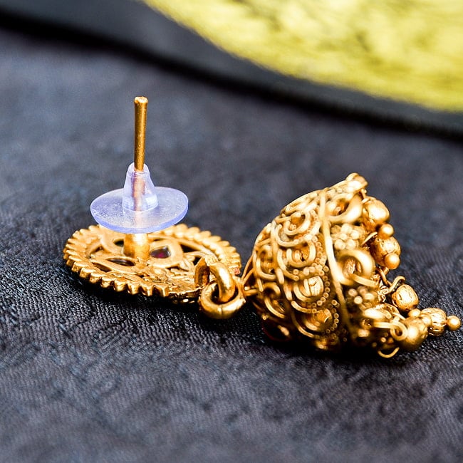 ジュムキ（Jhumka）と呼ばれる　インド伝統　テンプルジュエリーのピアス トゥルシー・サークル 4 - 裏面はこのようになっています