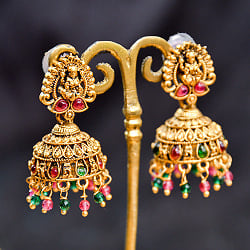ジュムキ（Jhumka）と呼ばれる　インド伝統　テンプルジュエリーのピアス ラクシュミー・レッドの画像