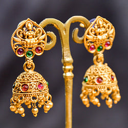 ジュムキ(Jhumka)と呼ばれる インド伝統 テンプルジュエリーのピアス ラクシュミー&トゥルシー