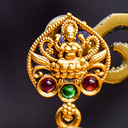 ジュムキ(Jhumka)と呼ばれる インド伝統 テンプルジュエリーのピアス ラクシュミー&トゥルシー - サブ2