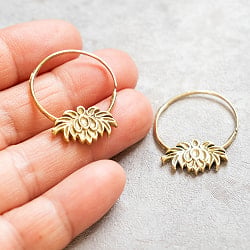 インド伝統デザイン ゴールドフープピアス - ロータス - サブ5