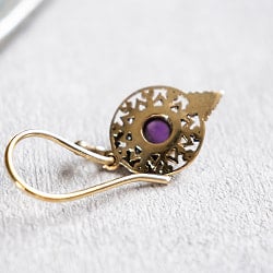 耳元で小さく揺れる インドの伝統 天然石の一粒ピアス - 太陽 - サブ5