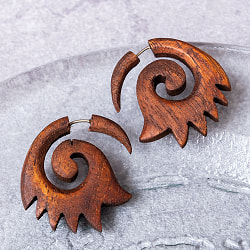 【自由に選べる3個セット】ナチュラル感が魅力の手彫り　インドの木製トライバルピアス〔フェイクゲージ or ウッドゲージ〕 - サブ5