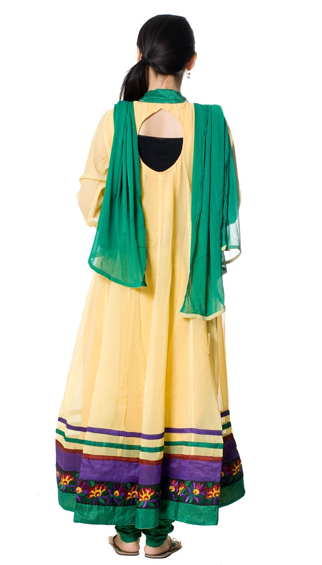 パンジャビ・ドレス3点セット - イエロー 3 - 後ろ姿です。