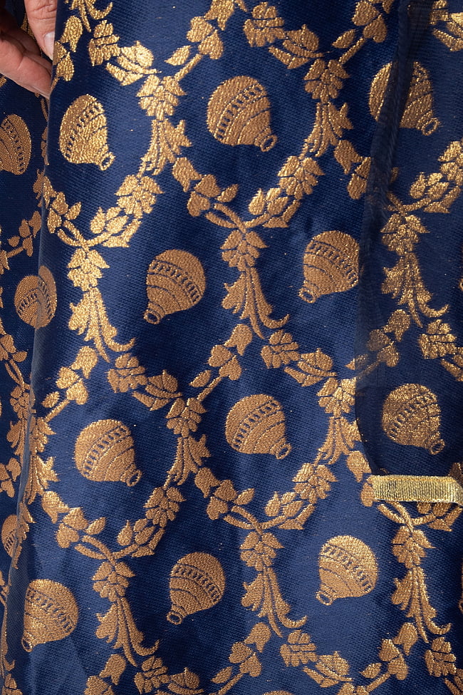 【※胸回りタイトです・返品不可】インドのゴージャスパンジャビ・ドレスセット 10 - 刺繍部分をアップにしてみました。丁寧に作られています。