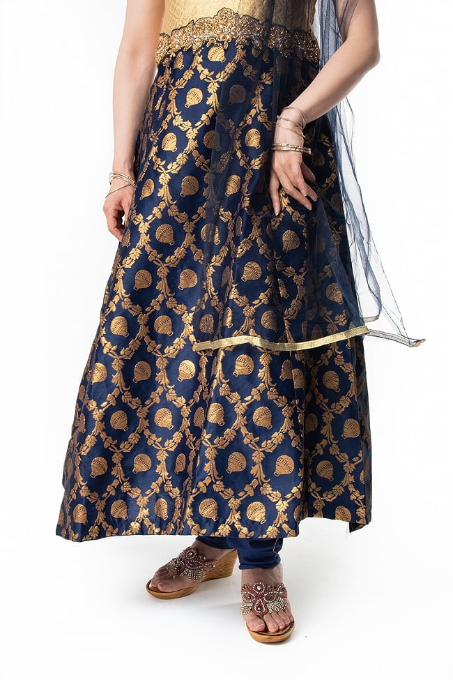 【※胸回りタイトです・返品不可】インドのゴージャスパンジャビ・ドレスセット 9 - 裾部分をアップにしてみました。