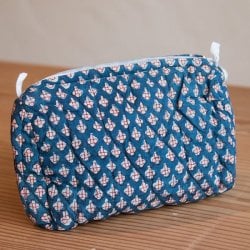 インディゴブルーの伝統泥染め メイクポーチ 小花模様(ID-POUCH-388)