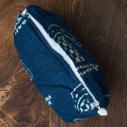 インディゴブルーの伝統泥染め メイクポーチ にわとり - サブ3