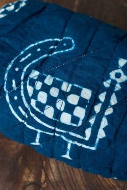 インディゴブルーの伝統泥染め メイクポーチ にわとり - サブ5