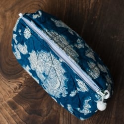 インディゴブルーの伝統泥染め メイクポーチ 唐草 - サブ3